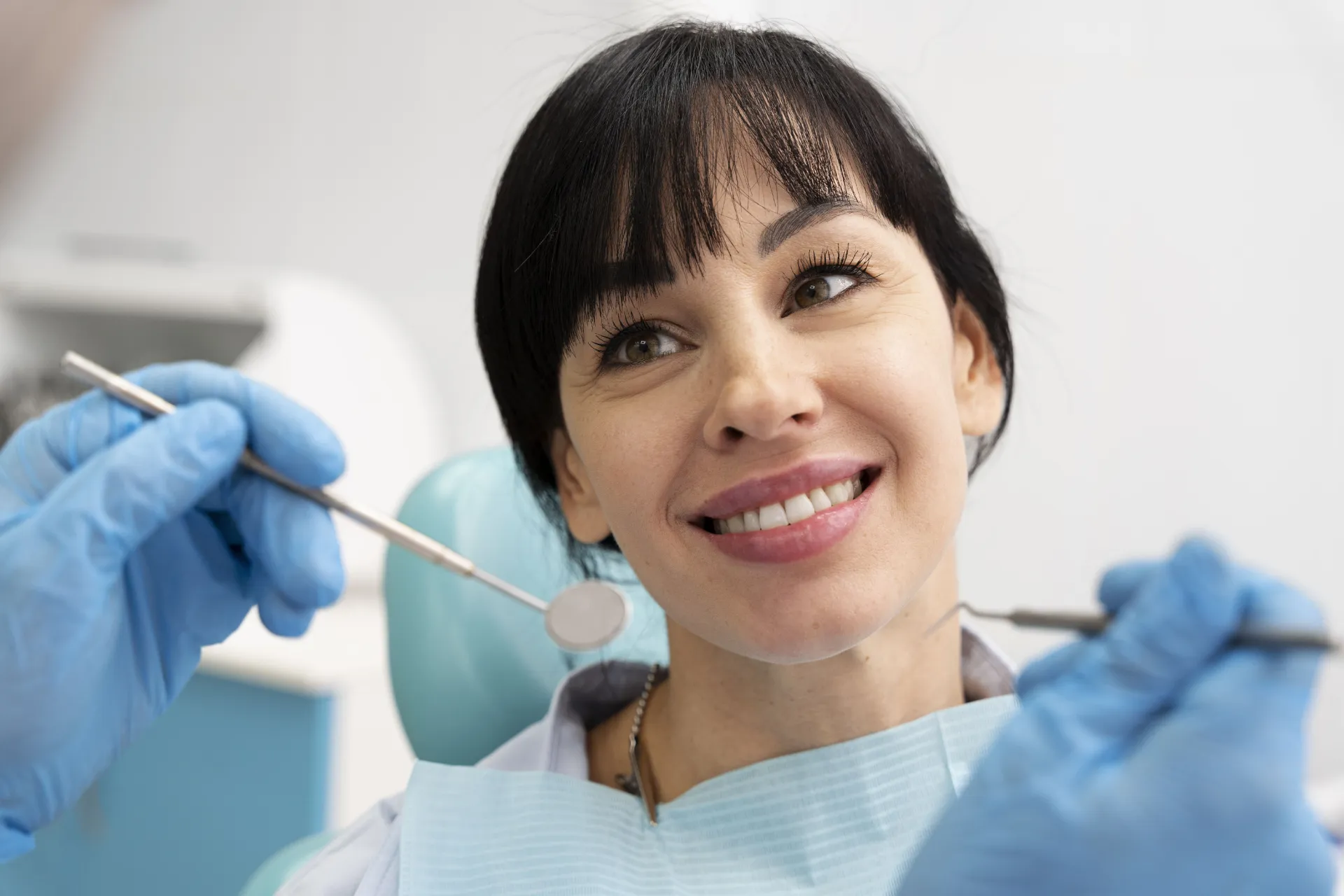 How to Maintain Dental Veneers