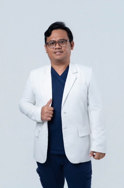 dr. Okta, M.Biomed, Sp.An-Ti., CIPS.